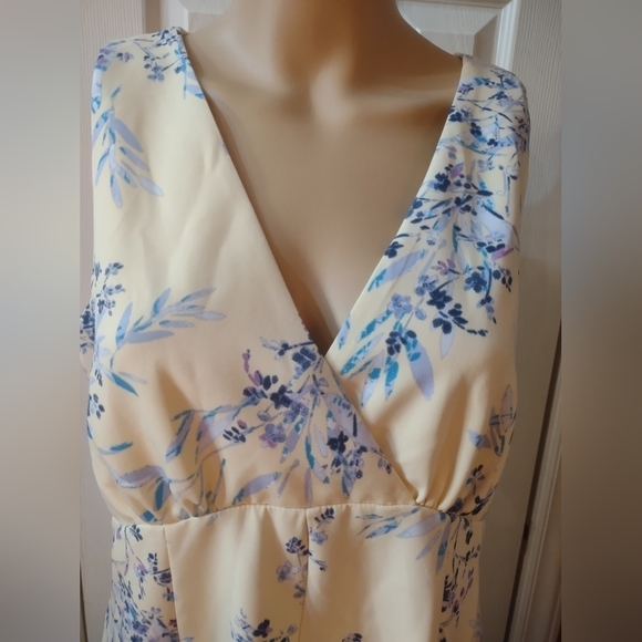 Emma & Michele women's size medium sleeveless yellow floral dress - Picture 3 of 10